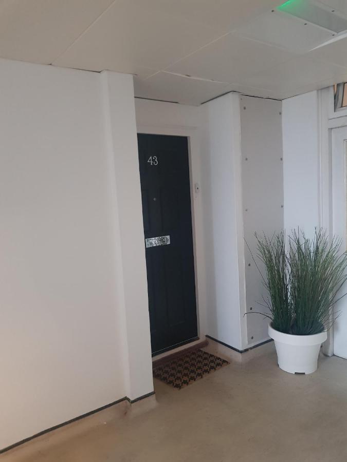 Beautiful 3-Bedroom Flat With Stunning Views Londra Exterior foto