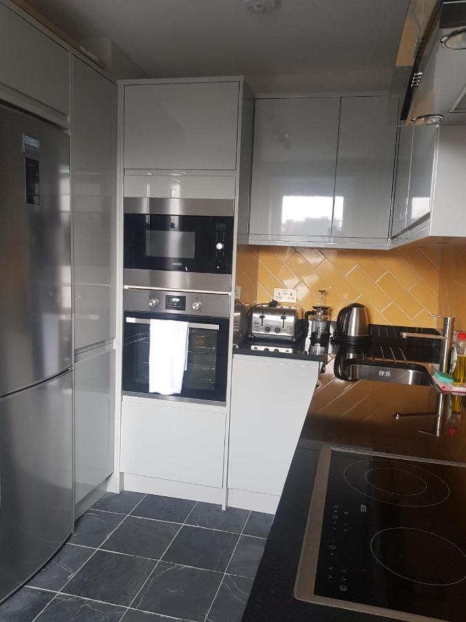 Beautiful 3-Bedroom Flat With Stunning Views Londra Exterior foto