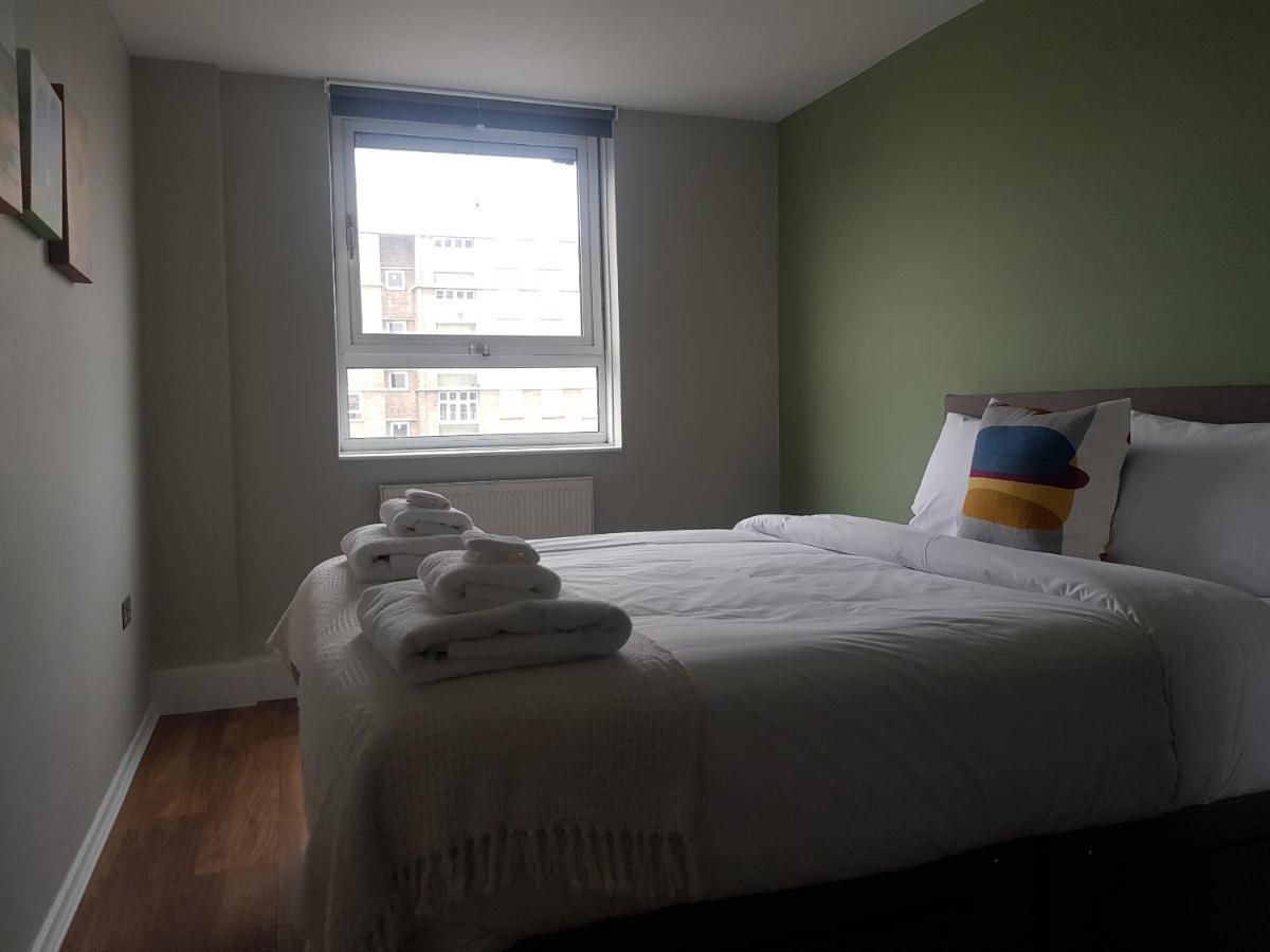 Beautiful 3-Bedroom Flat With Stunning Views Londra Exterior foto