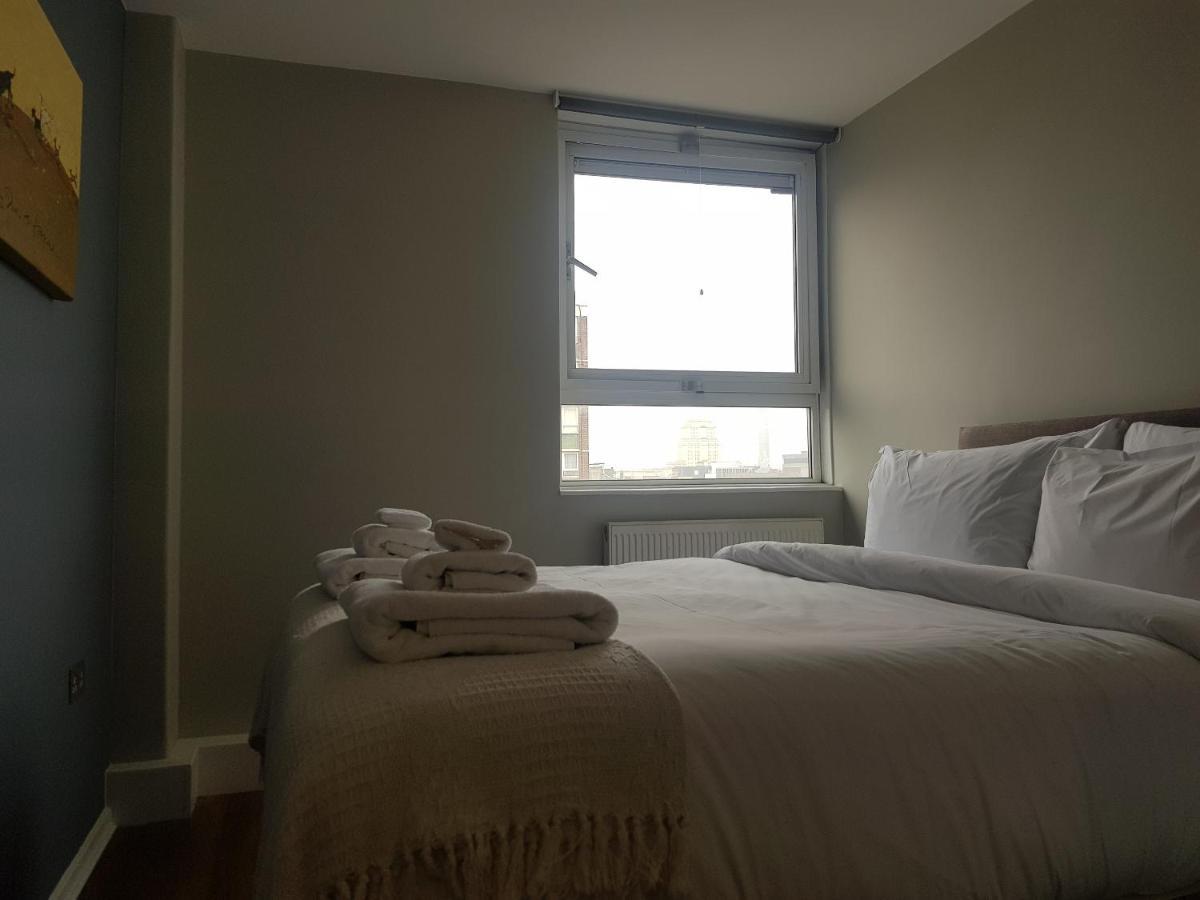 Beautiful 3-Bedroom Flat With Stunning Views Londra Exterior foto